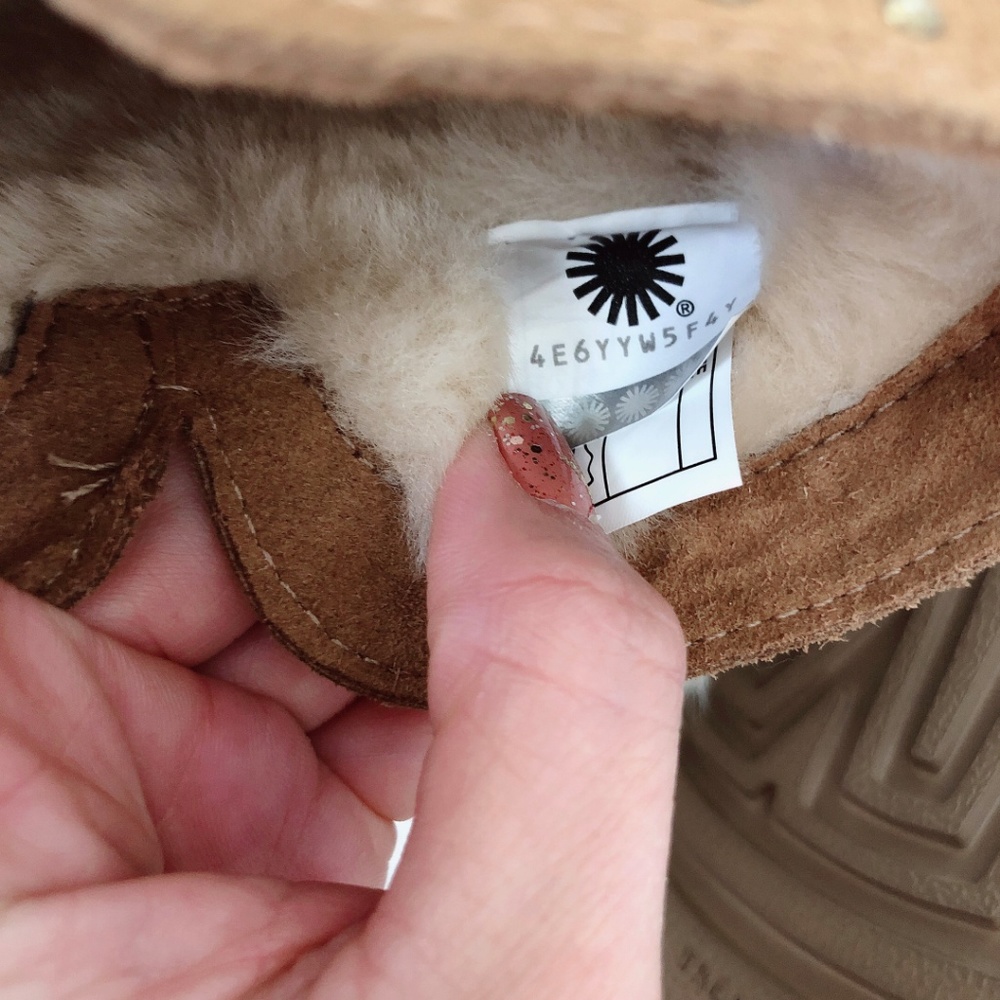 NWOB UGG Cindy Genuine Shearling - Picture 6 of 8